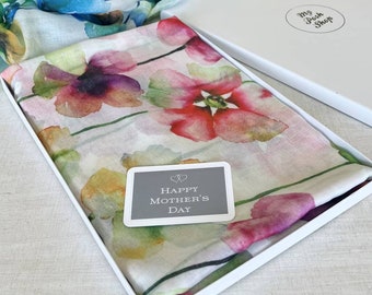 Bufanda con diseño de pensamiento en acuarela para el Día de la Madre en caja de regalo