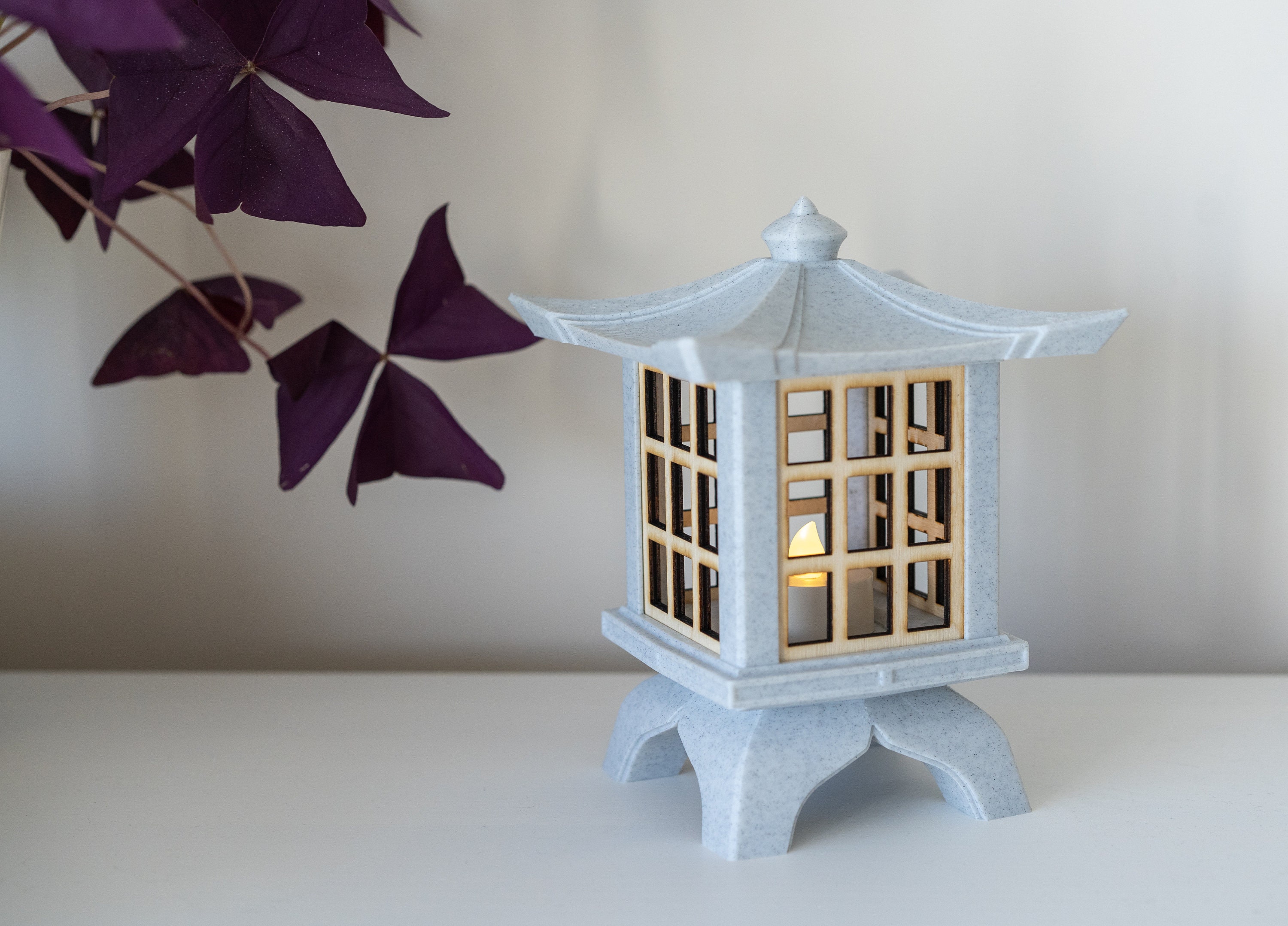 Japanese Garden Lantern Lamp with Wooden Window grill