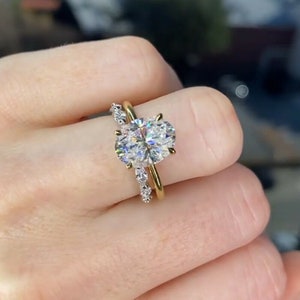 3 CT Moissanite Oval Cut Ring Set / 14K Goldring mit passender Eternity Band / Moissanite Brautring Set / personalisiertes Geschenk Mom