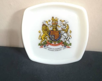 Vintage JaJ pyrex Queen Elizabeth II Silver Jubilee trinket / pin dish. Royal Memorabilia. QEII collectable . Rare JaJ Pyrex collectable.