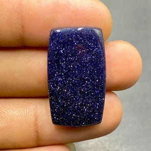 Cabujón de arenisca azul brillante, piedra preciosa Sun Sitara, cabujón de arenisca, piedra preciosa en forma de cojín, 29 x 17 x 5 mm, 23 ct