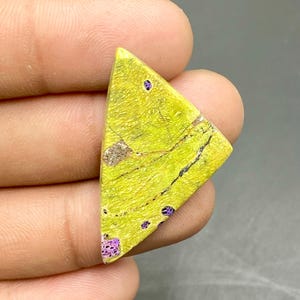 Atlantisite Cabochon Gemstone, Australian Atlantisite Stichtite Gemstone, Triangle Shape Gemstone, Polished Stone, 37x22x4mm, 18Ct