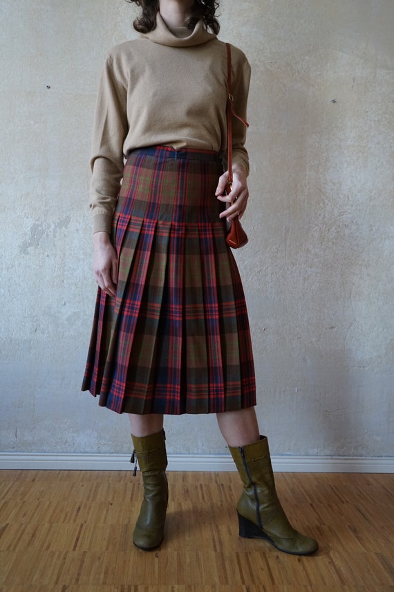 black knee length skirt name origin