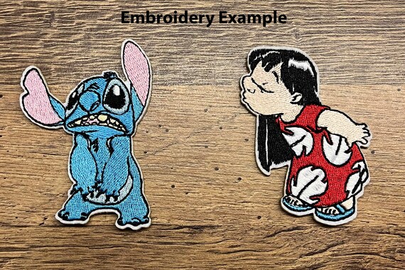 リロとスティッチの刺繍デザイン、リロがキスするスティッチ、カップル