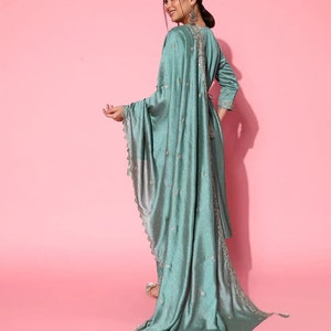 Ensemble kurta en soie pour femme Kurta brodé rose à motifs ethniques avec pantalon et dupatta Robe de mariée indienne Vêtements ethniques femme image 7