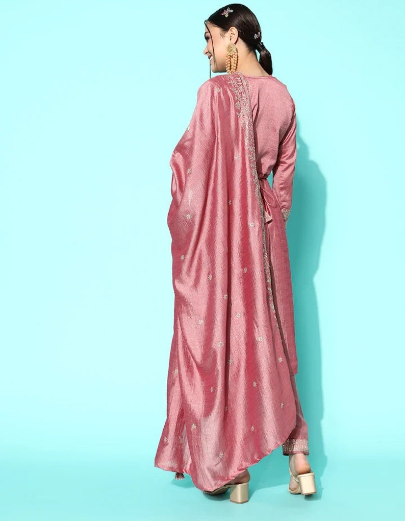 Ensemble kurta en soie pour femme Kurta brodé rose à motifs ethniques avec pantalon et dupatta Robe de mariée indienne Vêtements ethniques femme image 4