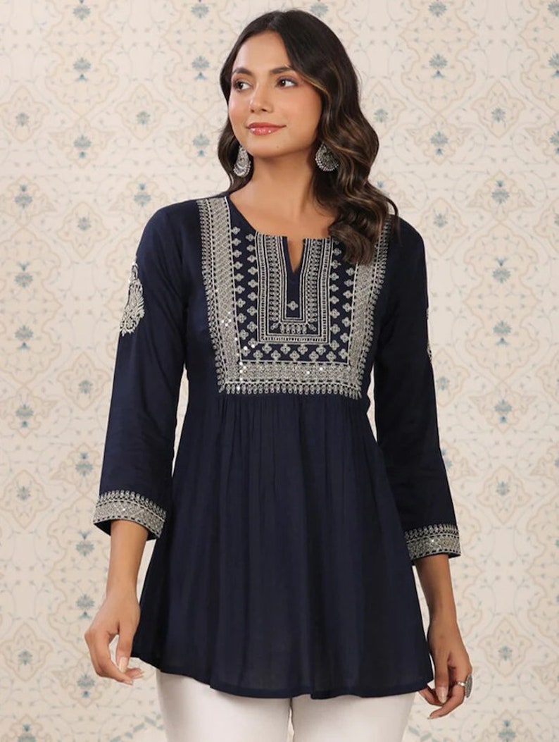 Tunique Kurti bleu marine brodé et brodé de sequins pour femme image 1