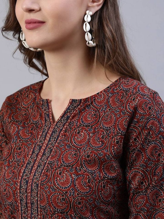 Can try with French knots instead of pearls...... Code:0311161 - Linen Kurti  With Pearl And Sequence, … | Churidar designs, Dress neck designs, Simple  dress pattern