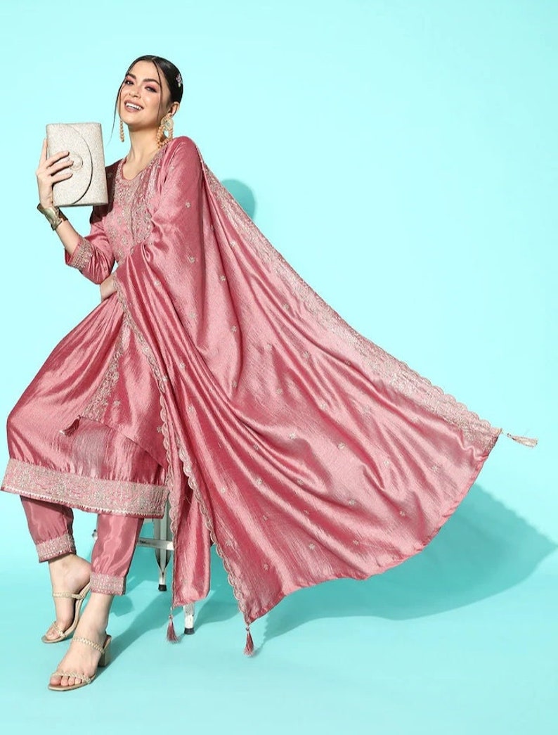 Ensemble kurta en soie pour femme Kurta brodé rose à motifs ethniques avec pantalon et dupatta Robe de mariée indienne Vêtements ethniques femme Rose