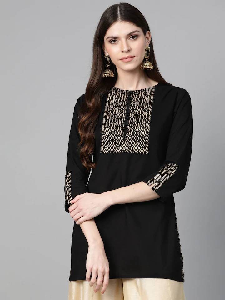 Indien imprimé blanc cassé coton sans manches tunique avec pompon Kurtis Tops ethniques Indien imprimé blanc cassé coton sans manches tunique avec pompon Kurtis Tops ethniques