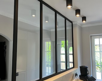 Finestra divisoria | Divisorio su misura per soggiorno e ufficio. Realizzato su misura. Parete divisoria in stile loft. Pannello divisorio in metallo e vetro.