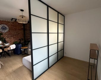 Op maat gemaakte glazen scheidingswand voor loft | Vaste paneelverdeler met metalen frame | Ruimteverdeler op maat | Poedercoating