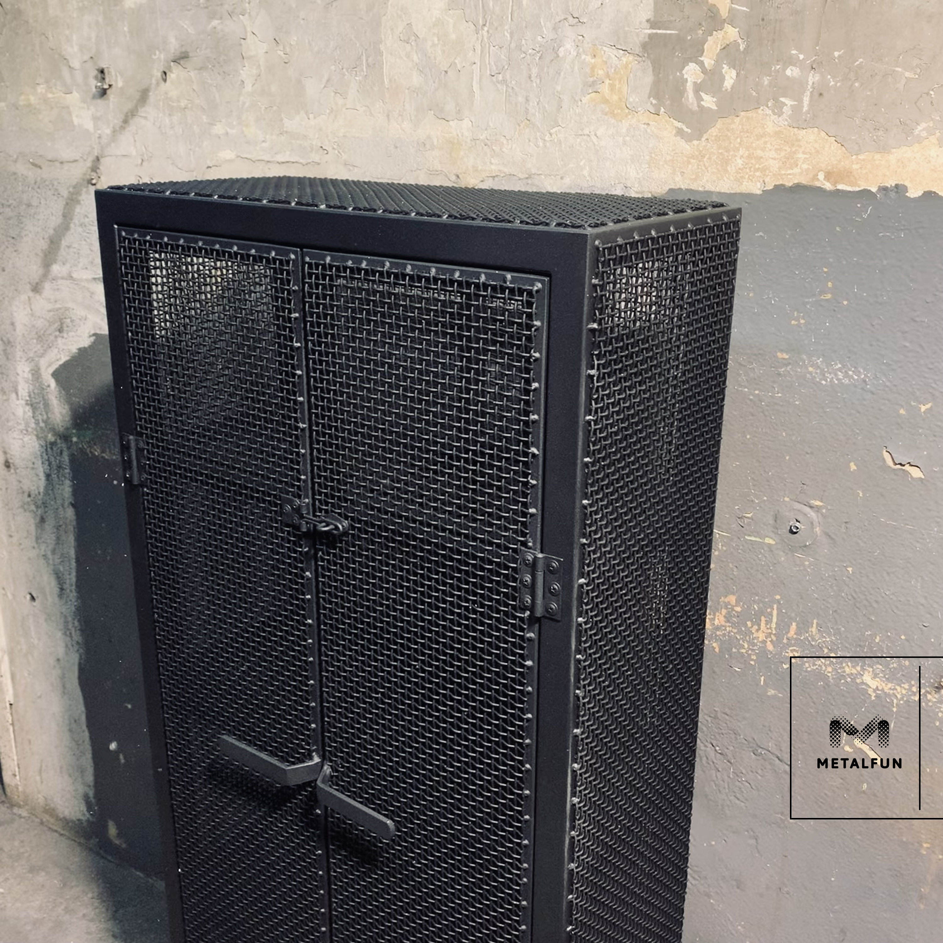 Gabinete industrial de malla metálica con estantes perforados: tamaños y  colores personalizados, solución de almacenamiento duradera - Etsy México, image size:3000x3000