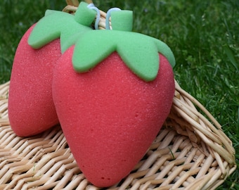 イチゴ柄バススポンジ｜キュートで楽しいバス用品｜子供にも大人にも使える環境に優しいボディスクラブ｜ギフトに最適