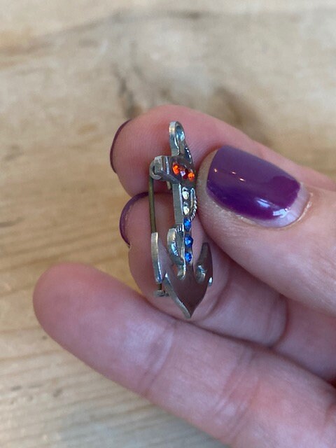Broche Ancre Marine Bleu Blanc Rouge Années 60 - Neuf Avec Défauts, Ponpon Rouge