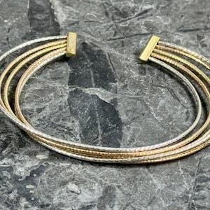 Vintage 18kt Two Tone Gold Five Strand Diamond Cut Springform Bracelet Dainty Delicate Sparkly Cuff Bracelet Italy 750 Gift for Her  P554