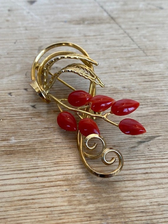 Vintage Leaf Vine Filigree and Scroll with Red Bead F??? Gem