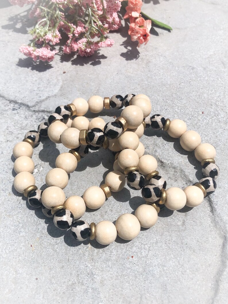 The Everwild ~ Natural Faceted Agate and Beige Wood Beaded Stunner