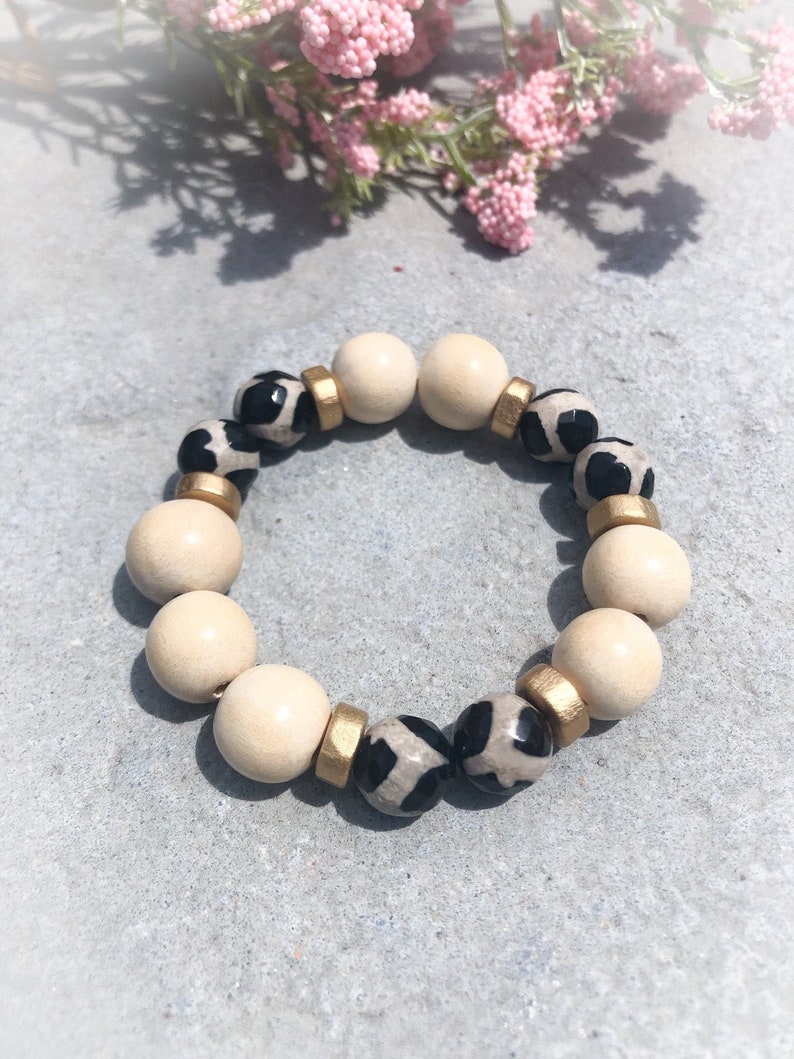 The Everwild ~ Natural Faceted Agate and Beige Wood Beaded Stunner
