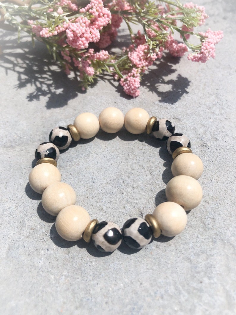 The Everwild ~ Natural Faceted Agate and Beige Wood Beaded Stunner