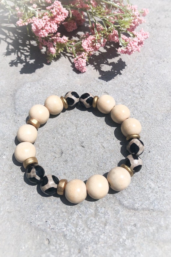 The Everwild ~ Natural Faceted Agate and Beige Wood Beaded Stunner