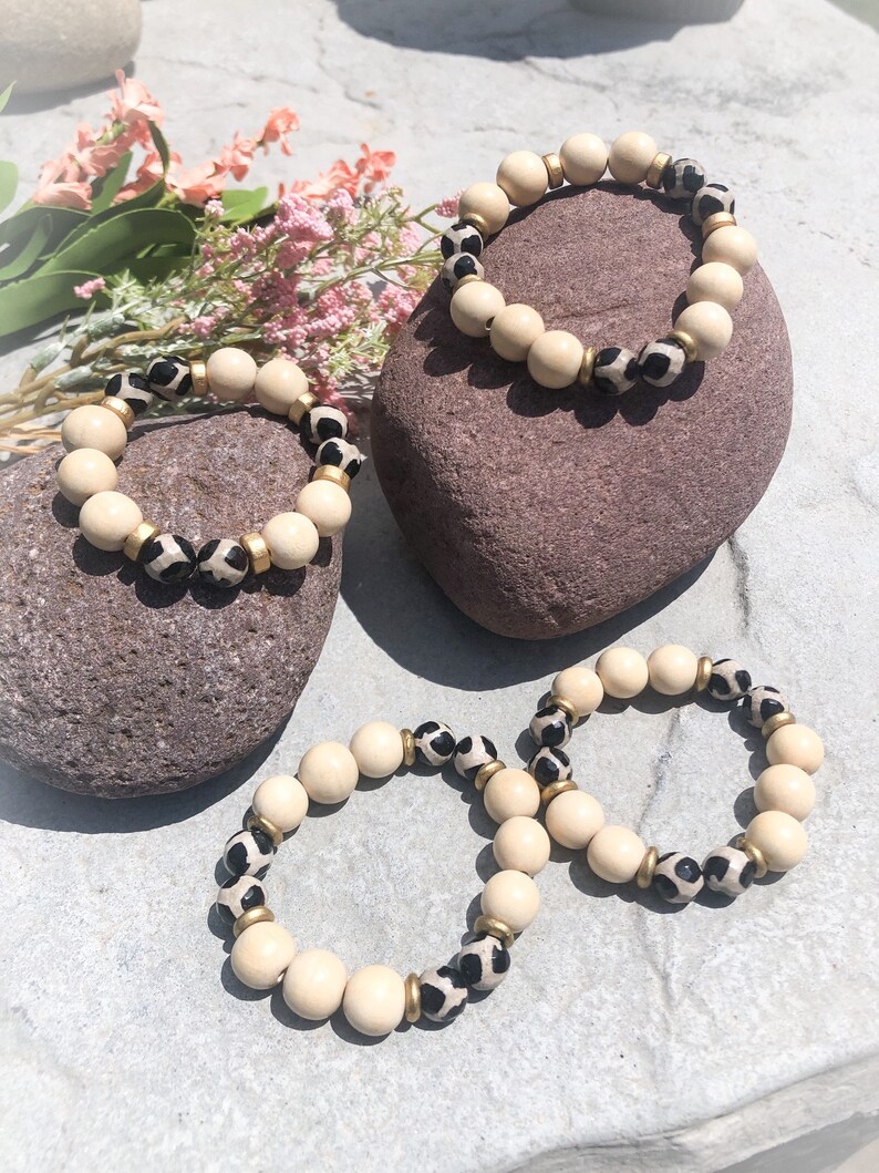 The Everwild ~ Natural Faceted Agate and Beige Wood Beaded Stunner