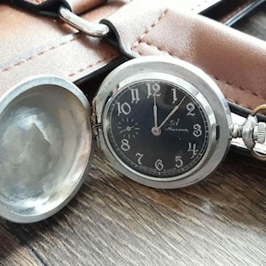 Vintage Mechanical Watch for Men | Retro Wristwatch | Leather Strap | Manual Wind | Gift for Him | Classic Style | Timeless Men’s Accessory