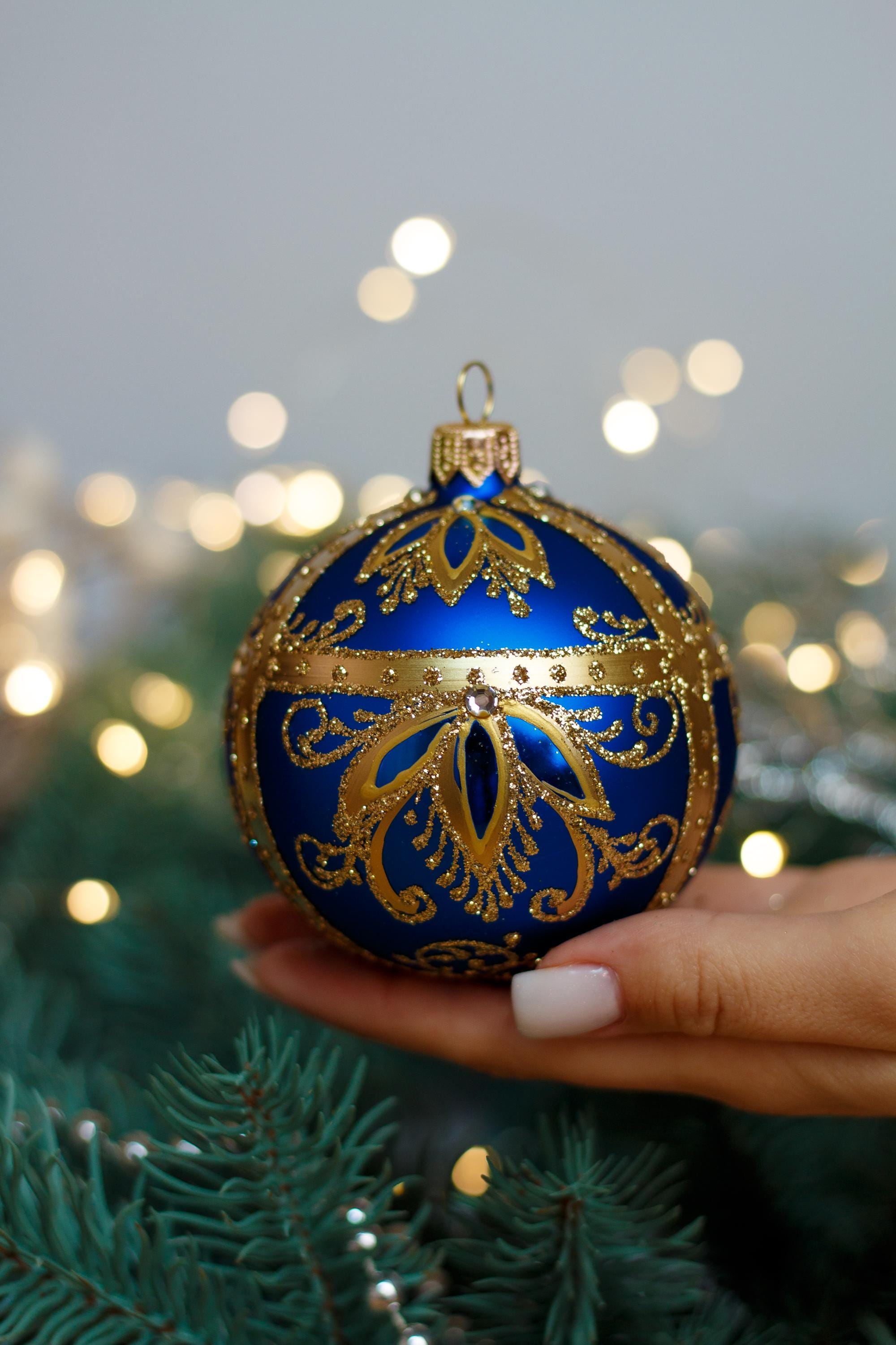 模様付きブルーのクリスマスガラスボール、キラキラのクリスマス