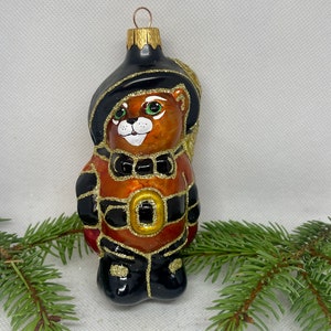 Katze in Stiefeln Weihnachtsglasverzierung, mundgeblasener handgefertigter Glasschmuck, in Handarbeit gefertigter Weihnachtsbaum-Glasschmuck, XMAS 2023