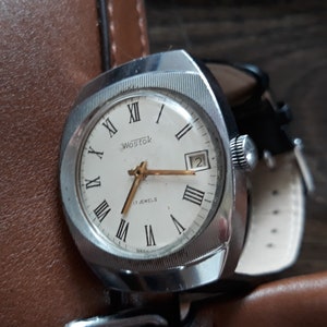 Vintage Mechanical Watch for Men | Retro Wristwatch | Leather Strap | Manual Wind | Gift for Him | Classic Style | Timeless Men’s Accessory