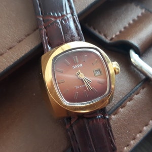 Vintage Mechanical Watch for Men | Retro Wristwatch | Leather Strap | Manual Wind | Gift for Him | Classic Style | Timeless Men’s Accessory