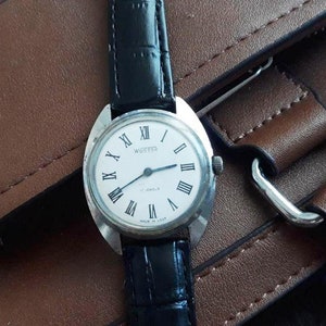 Vintage Mechanical Watch for Men | Retro Wristwatch | Leather Strap | Manual Wind | Gift for Him | Classic Style | Timeless Men’s Accessory