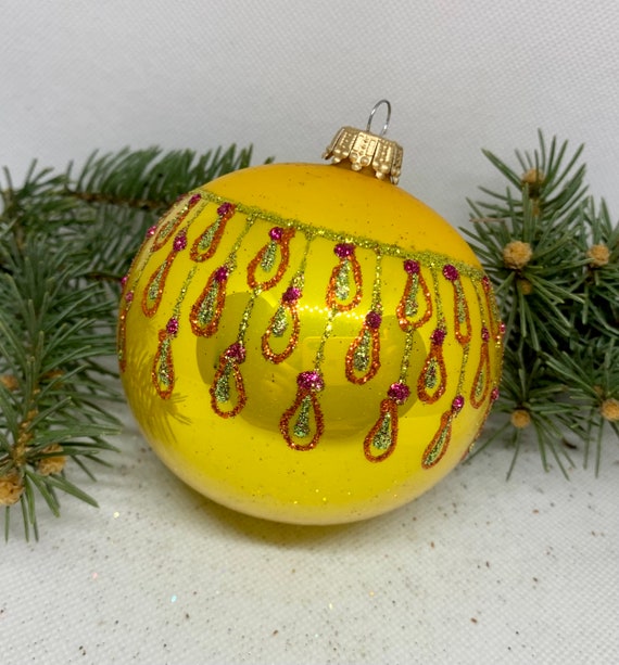 Yellow glass christmas ball ornaments deals