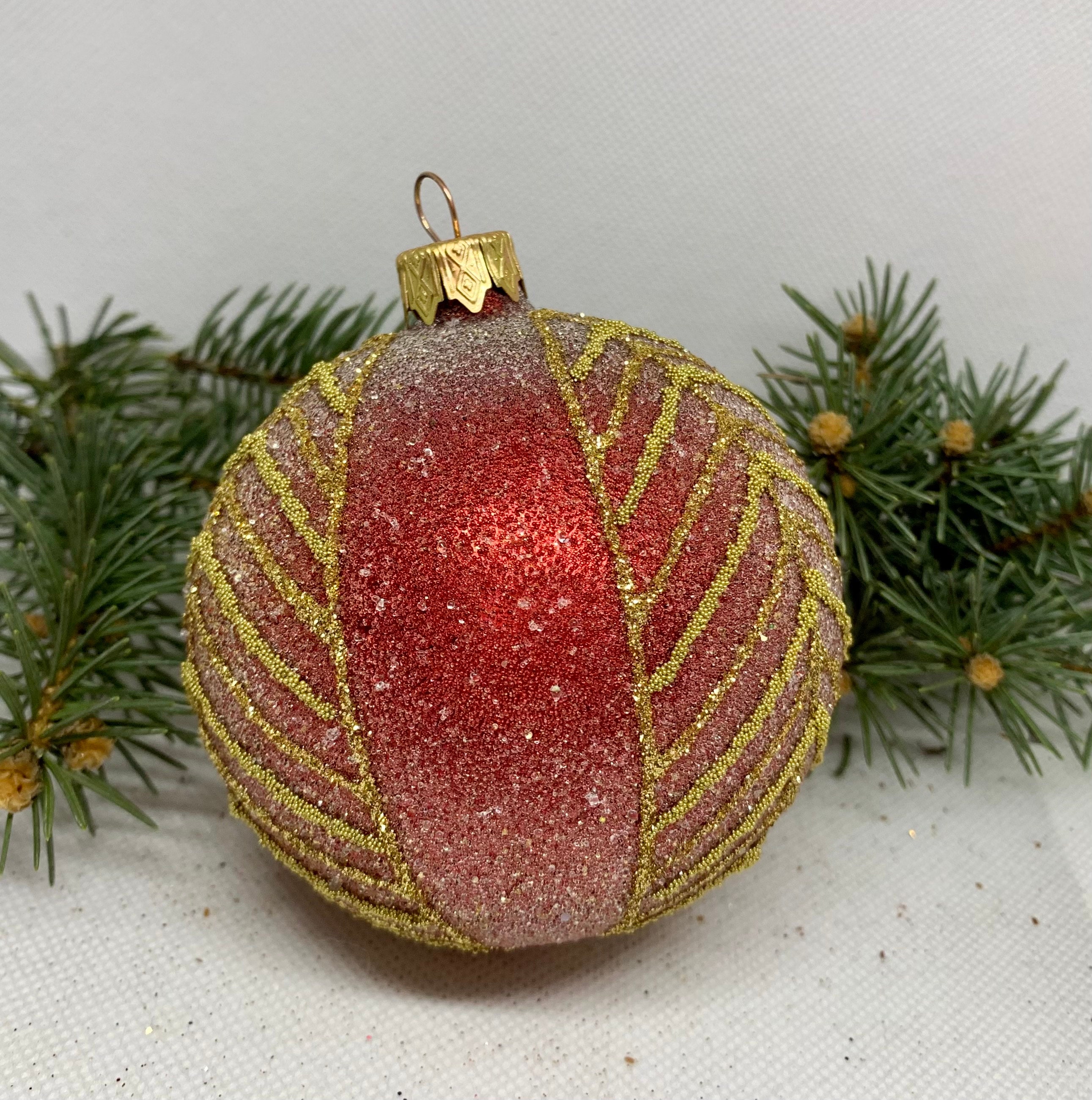 赤いキラキラ光るクリスマスガラスボール、クリスマス