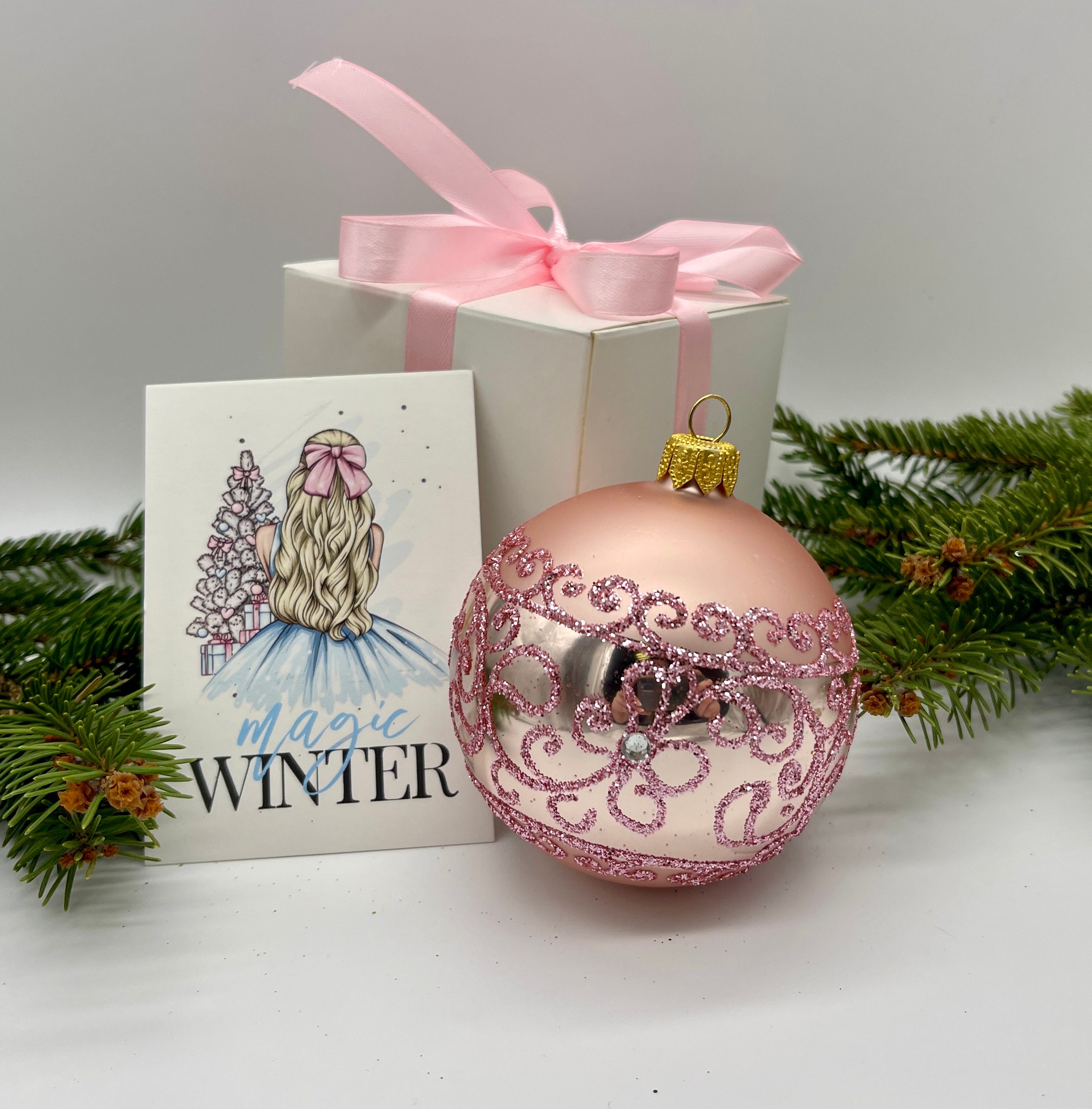 彼女へのクリスマスプレゼント、ピンクのクリスマスガラスオーナメント