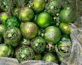 Handcrafted Christmas Glass Ornaments Set - Festive Set of 10 Green Balls Ornaments for Holiday Home Decor 2024, Christmas decorations