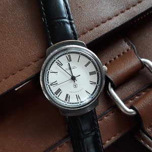 Vintage Mechanical Watch for Men | Retro Wristwatch | Leather Strap | Manual Wind | Gift for Him | Classic Style | Timeless Men’s Accessory