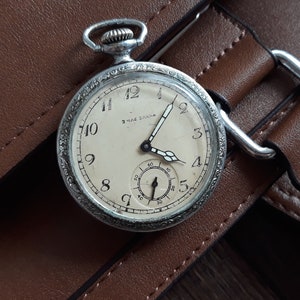 Vintage Mechanical Watch for Men | Retro Wristwatch | Leather Strap | Manual Wind | Gift for Him | Classic Style | Timeless Men’s Accessory