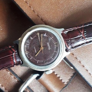 Vintage Mechanical Watch for Men | Retro Wristwatch | Leather Strap | Manual Wind | Gift for Him | Classic Style | Timeless Men’s Accessory