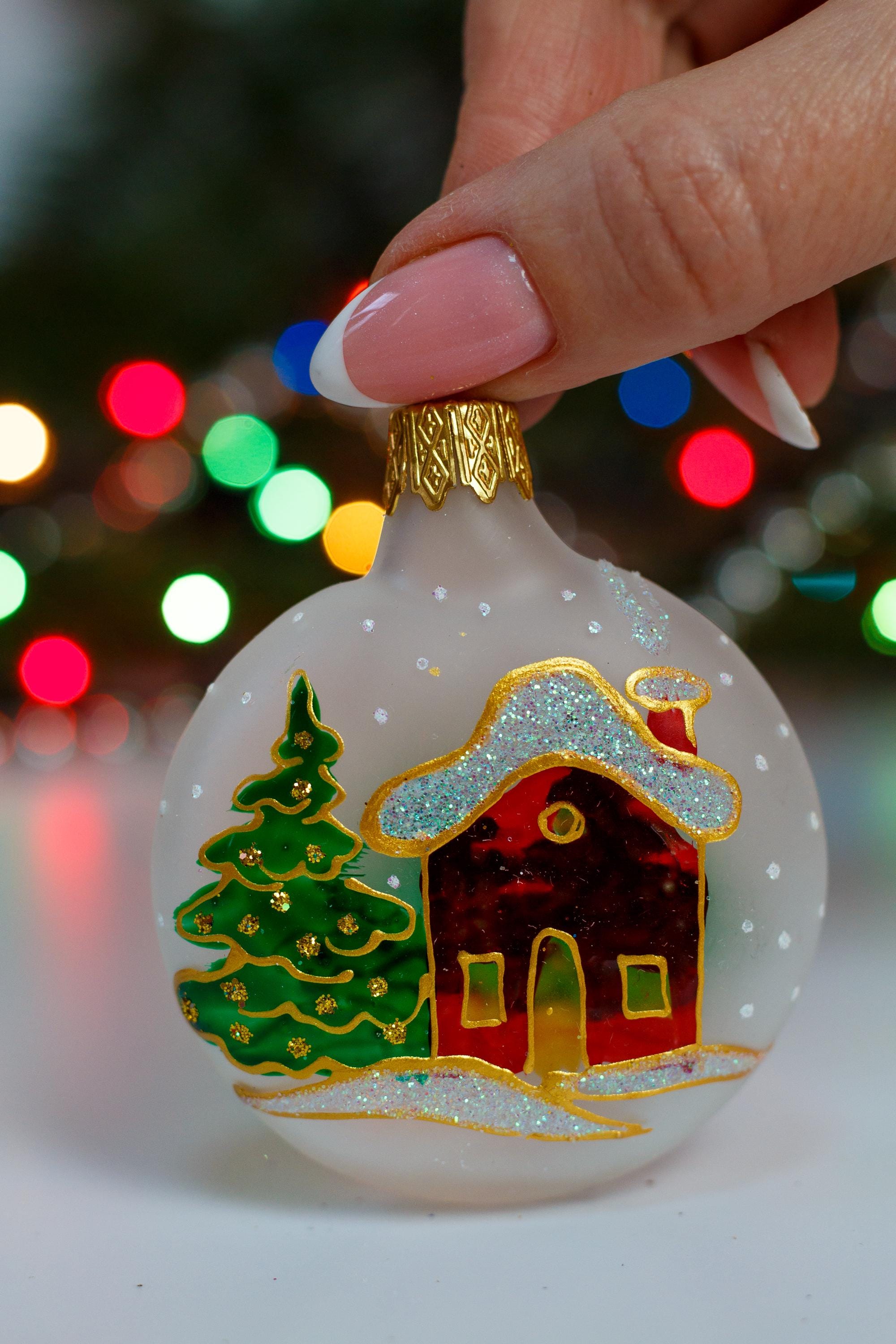 冬のコテージのクリスマスオーナメント、ホリデーデコレーション