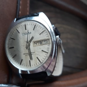 Vintage Mechanical Watch for Men | Retro Wristwatch | Leather Strap | Manual Wind | Gift for Him | Classic Style | Timeless Men’s Accessory