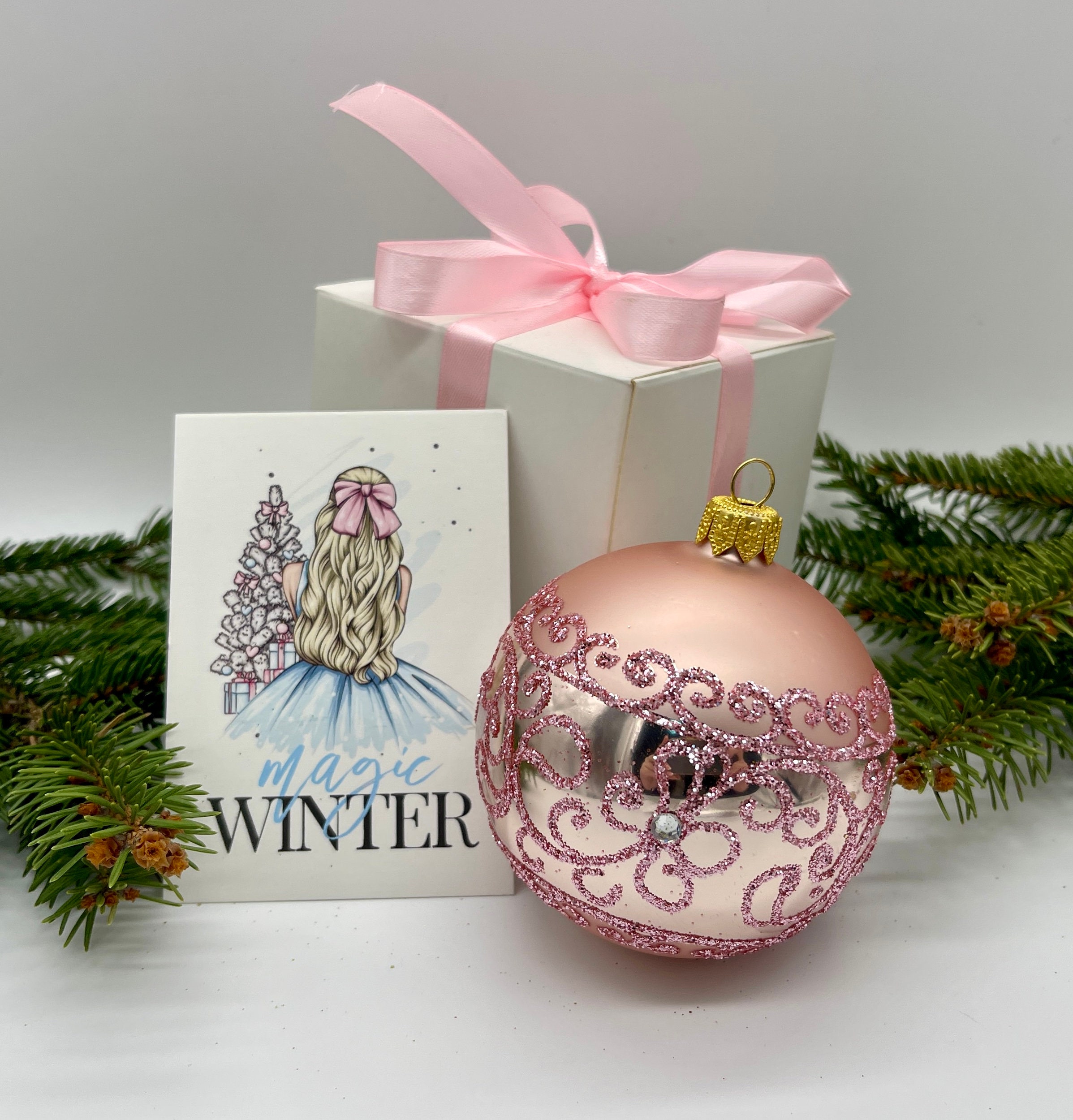 彼女へのクリスマスプレゼント、ピンクのクリスマスガラスオーナメント