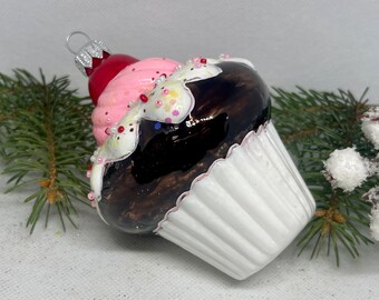 カップケーキのクリスマスガラスオーナメント、口吹きの手描きガラスの