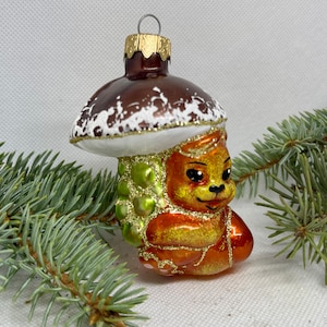 Eichhörnchen mit Pilz aus Glas, Mundgeblasener Glasanhänger, handgefertigter Christbaumschmuck, Weihnachten 2025
