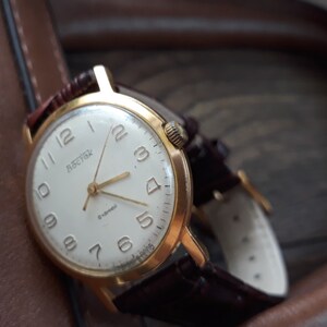 Vintage Mechanical Watch for Men | Retro Wristwatch | Leather Strap | Manual Wind | Gift for Him | Classic Style | Timeless Men’s Accessory