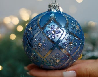 ブルーのクリスマスガラスボールオーナメント、手描きのクリスマス