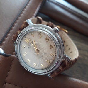 Vintage Mechanical Watch for Men | Retro Wristwatch | Leather Strap | Manual Wind | Gift for Him | Classic Style | Timeless Men’s Accessory