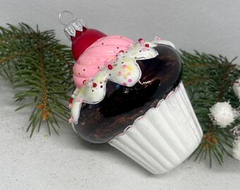 カップケーキのクリスマスガラスオーナメント、口吹きの手描きガラスの