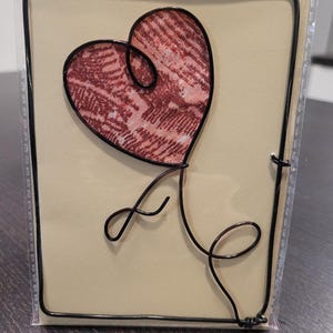 Carte St Valentin en fil alu et tissu