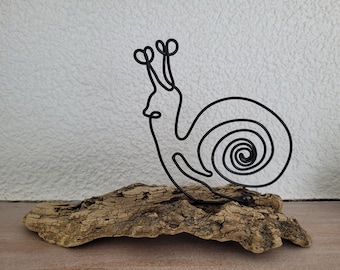Escargot fil de fer sur bois flotté,  nature, stylisé,  cadeau, décoration intérieure, décoration murale, chambre enfant